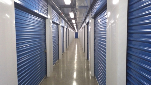 Facility photo: //images.sparefoot.com/medium/23037069942f386c43a.jpg