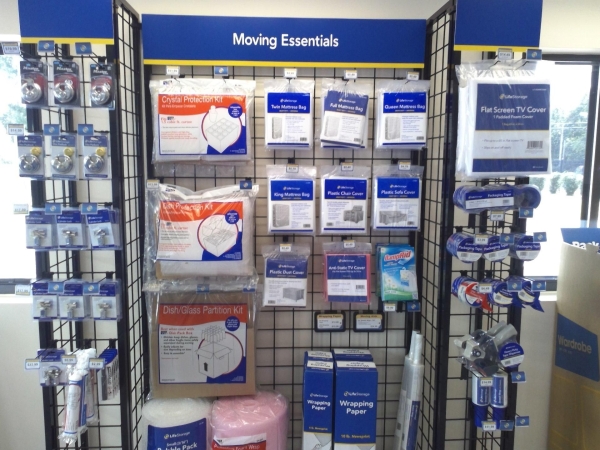 Facility photo: //images.sparefoot.com/medium/23037069942f3a30b2b.jpg