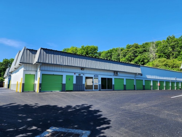 Facility photo: //images.sparefoot.com/medium/2303746a22bd32dbdaf.jpg