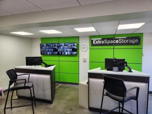 Facility photo: //images.sparefoot.com/medium/2303746a22bd353e73c.jpg