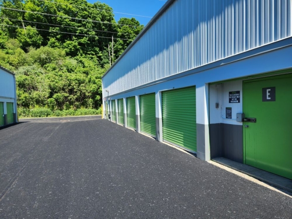 Facility photo: //images.sparefoot.com/medium/2303746a22bd36749ac.jpg