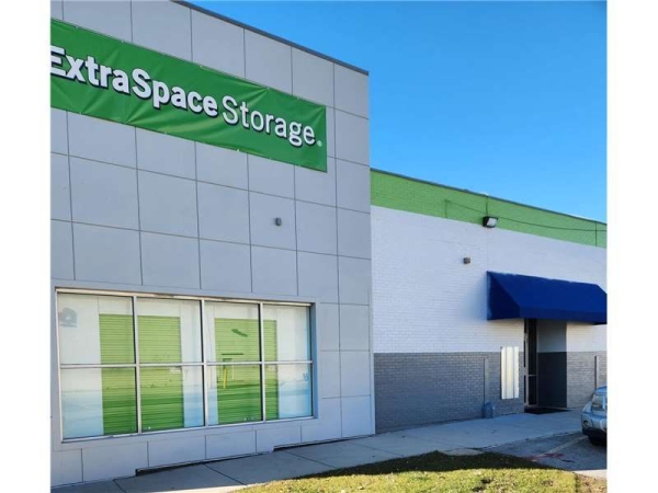 Storage Units at Extra Space Storage - 3459 - Chicago - 4500 W Grand Ave - 4500 West Grand Avenue