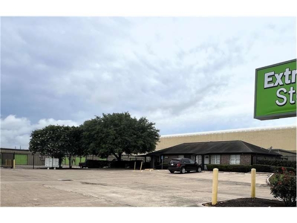 Storage Units at Extra Space Storage - 3476 - Houston - Westpark Dr. - 12455 Westpark Drive