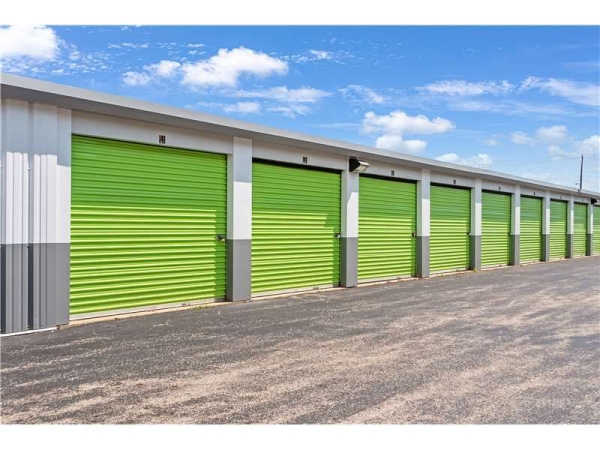 Storage Units at Extra Space Storage - 3501 - Milwaukee - Green Bay Ave - 4565 North Green Bay Avenue