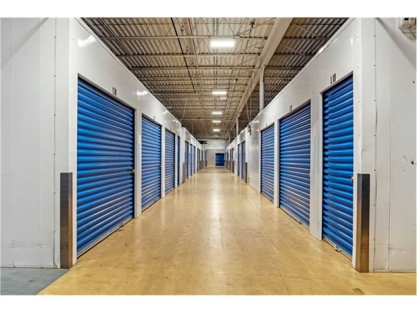 Storage Units at Extra Space Storage - 3501 - Milwaukee - Green Bay Ave - 4565 North Green Bay Avenue