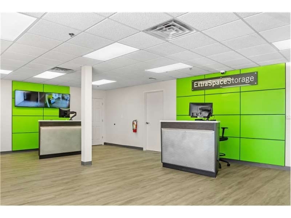 Storage Units at Extra Space Storage - 3501 - Milwaukee - Green Bay Ave - 4565 North Green Bay Avenue