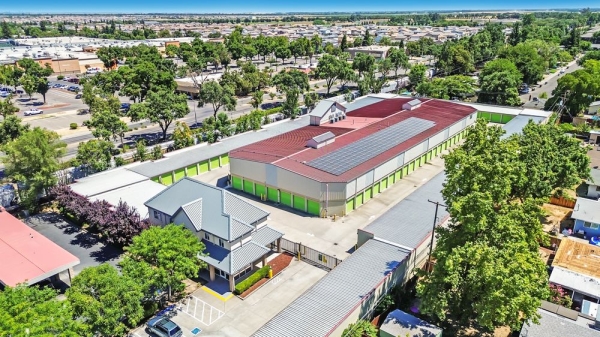 Facility photo: //images.sparefoot.com/medium/23039469942fa584d85.jpg