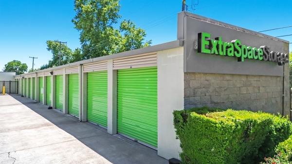 Facility photo: //images.sparefoot.com/medium/23039469942fa67938c.jpg