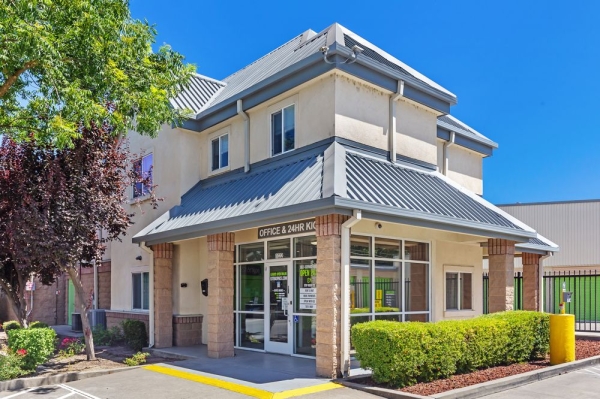 Facility photo: //images.sparefoot.com/medium/23039469942fa820055.jpg