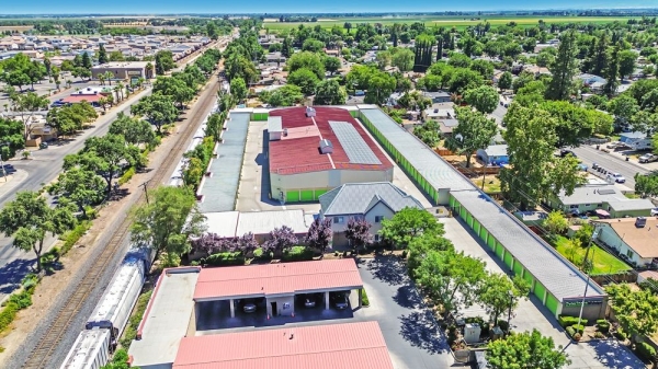 Facility photo: //images.sparefoot.com/medium/23039469942fa92447c.jpg