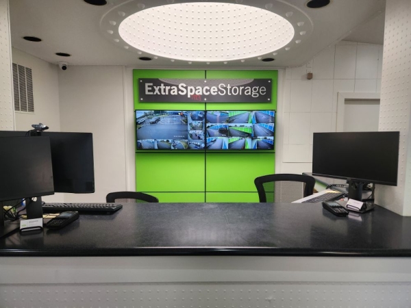 Facility photo: //images.sparefoot.com/medium/23041669f0a2b9915fd.jpg