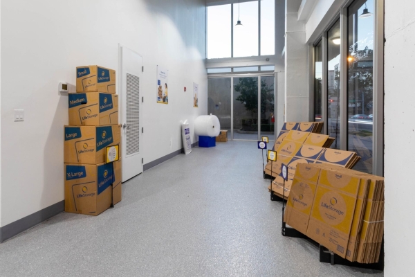 Facility photo: //images.sparefoot.com/medium/23044369942f51d9d6d.jpg