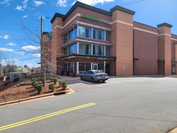 Storage Units at Extra Space Storage - 3619 - Charlotte - Mallard Creek Church Rd - 1325 West Mallard Creek Church Road