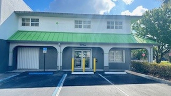 Storage Units at Extra Space Storage - 3621 - Oakland Park - 3001 N Dixie Hwy - 3001 Dixie Highway