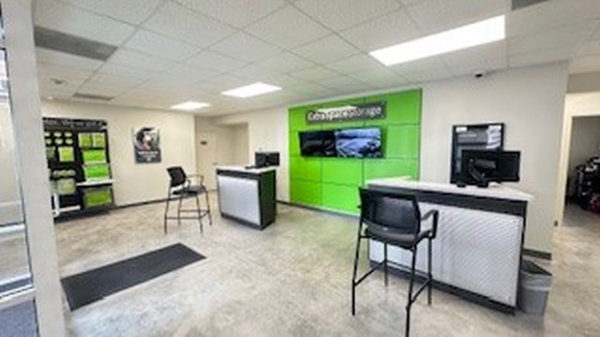 Storage Units at Extra Space Storage - 3621 - Oakland Park - 3001 N Dixie Hwy - 3001 Dixie Highway