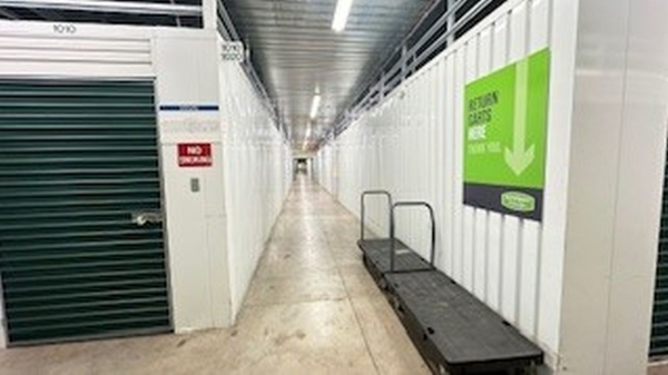 Storage Units at Extra Space Storage - 3621 - Oakland Park - 3001 N Dixie Hwy - 3001 Dixie Highway