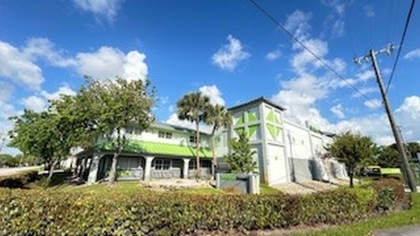 Storage Units at Extra Space Storage - 3621 - Oakland Park - 3001 N Dixie Hwy - 3001 Dixie Highway