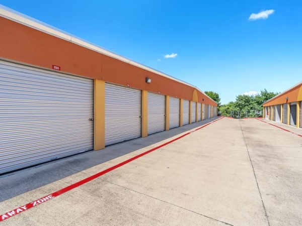 Facility photo: //images.sparefoot.com/medium/2304716904ecd17cca2.jpg