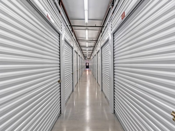 Facility photo: //images.sparefoot.com/medium/2304716904ecd2668d2.jpg