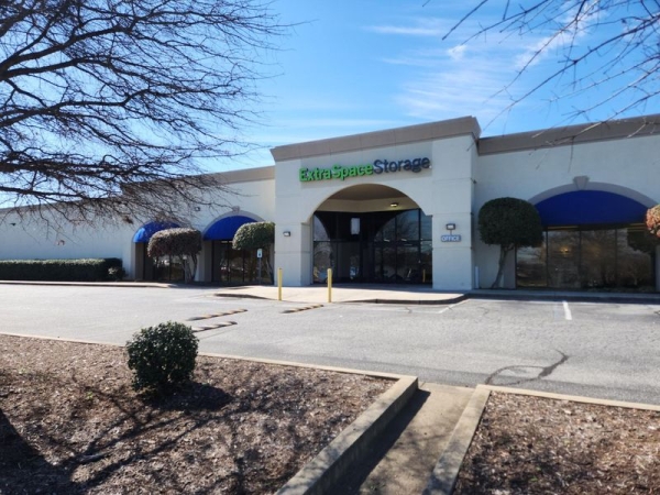 Storage Units at Extra Space Storage - 3665 - Greenville - 2422 Laurens Rd - 2422 Laurens Road