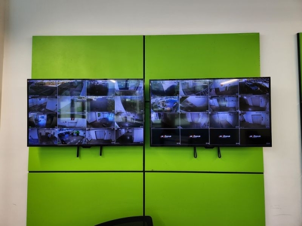 Facility photo: //images.sparefoot.com/medium/230480685bf8da3e036.jpg