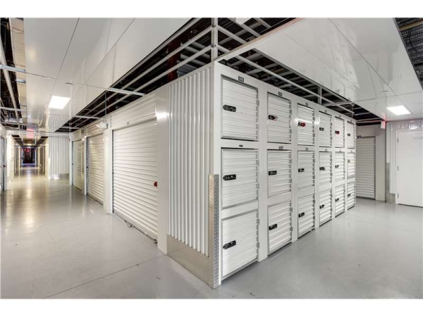 Storage Units at Extra Space Storage - 3731 - Tampa - 1711 Hillsborough Ave - 1711 East Hillsborough Avenue