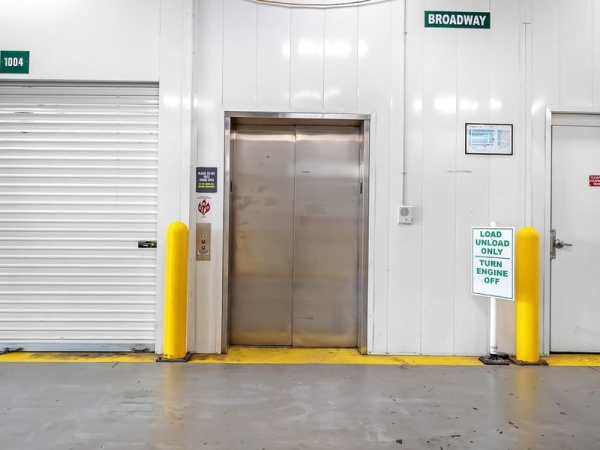 Facility photo: //images.sparefoot.com/medium/2305126904eec6d6d45.jpg