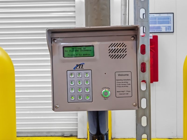 Facility photo: //images.sparefoot.com/medium/2305126904eec7a5d38.jpg