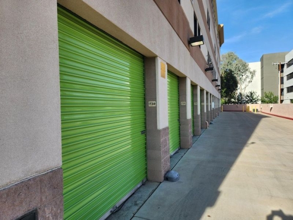 Storage Units at Extra Space Storage - 3752 - Phoenix - 16th St - 4747 North 16th Street