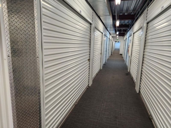 Storage Units at Extra Space Storage - 3752 - Phoenix - 16th St - 4747 North 16th Street