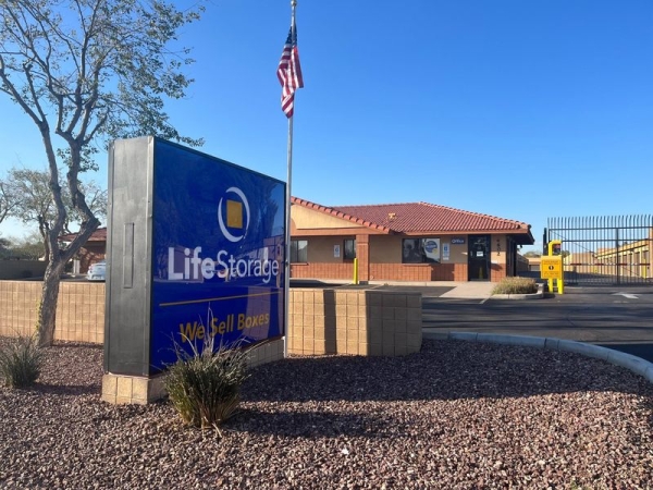 Storage Units at Extra Space Storage - 3754 - Phoenix - Thunderbird Rd - 4602 East Thunderbird Road