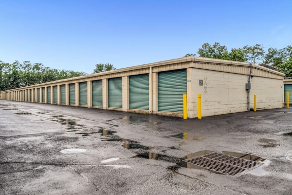 Facility photo: //images.sparefoot.com/medium/23053269942faf97e2b.jpg