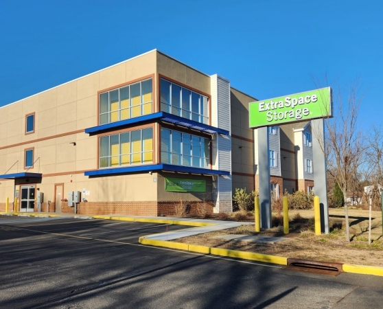 Facility photo: //images.sparefoot.com/medium/23053269942fb203bf3.jpg