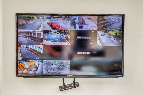 Facility photo: //images.sparefoot.com/medium/23053269942fb2e06e3.jpg