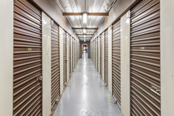 Facility photo: //images.sparefoot.com/medium/2305486994303edda24.jpg