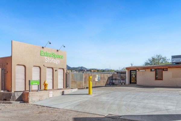 Facility photo: //images.sparefoot.com/medium/2305486994303fd71a6.jpg