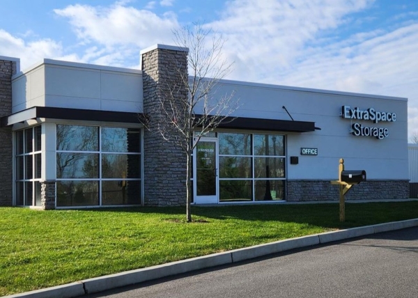 Facility photo: //images.sparefoot.com/medium/2305556994306003744.jpg