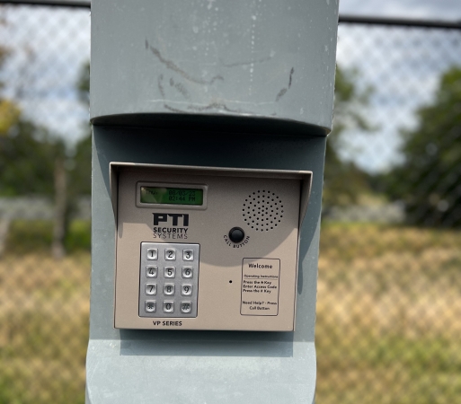 Facility photo: //images.sparefoot.com/medium/230555699430610b494.jpg