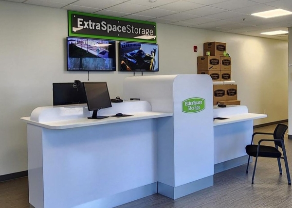 Facility photo: //images.sparefoot.com/medium/23055569943062aa3a7.jpg