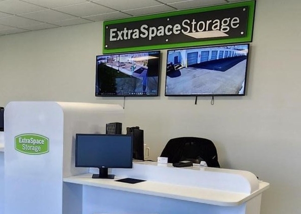 Facility photo: //images.sparefoot.com/medium/23055569943066d2d3f.jpg