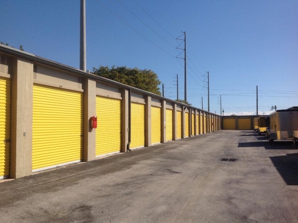 Facility photo: //images.sparefoot.com/medium/230557685c041d2201e.jpg