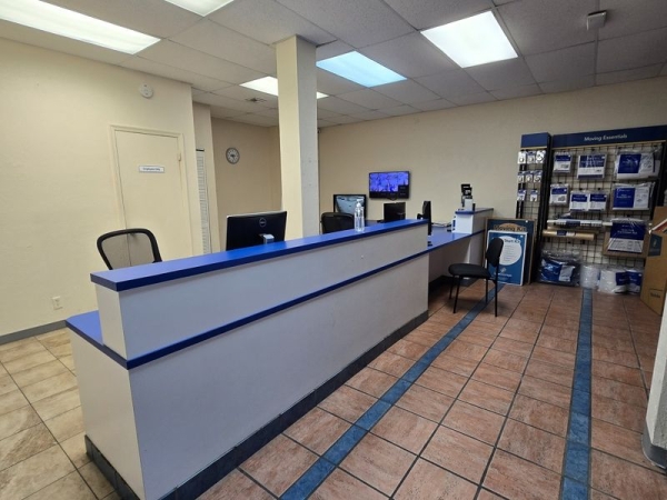 Facility photo: //images.sparefoot.com/medium/230557685c041fb1c4f.jpg