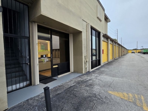 Facility photo: //images.sparefoot.com/medium/230557685c479a43885.jpg