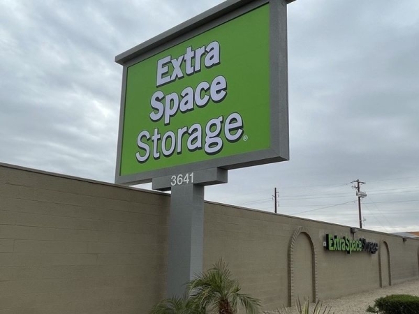 Storage Units at Extra Space Storage - 3850 - Phoenix - 3641 Camelback Rd - 3641 West Camelback Road