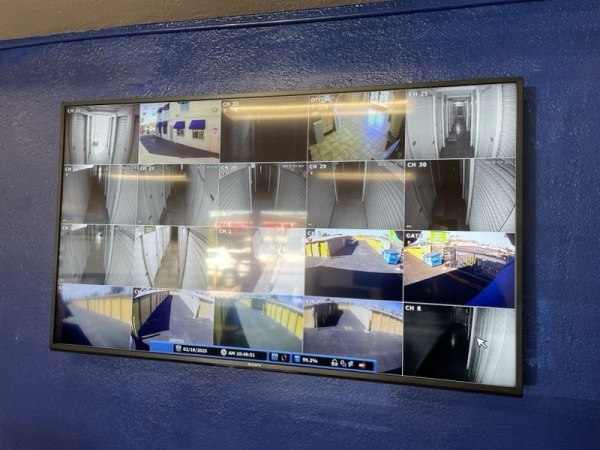 Storage Units at Extra Space Storage - 3850 - Phoenix - 3641 Camelback Rd - 3641 West Camelback Road