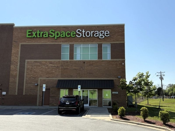 Facility photo: //images.sparefoot.com/medium/230568685c0068dfcbc.jpg