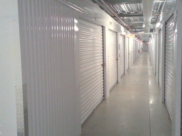 Facility photo: //images.sparefoot.com/medium/230568685c006a89f60.jpg