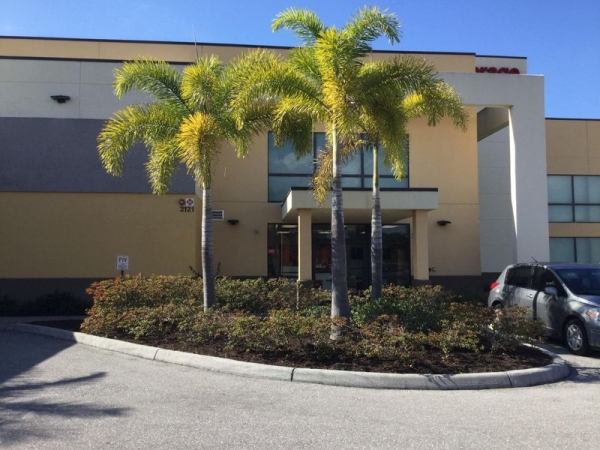 Facility photo: //images.sparefoot.com/medium/23057264cd6b4763b99.jpg