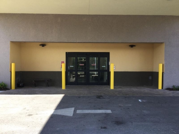 Facility photo: //images.sparefoot.com/medium/23057264cd6b4b06bcc.jpg