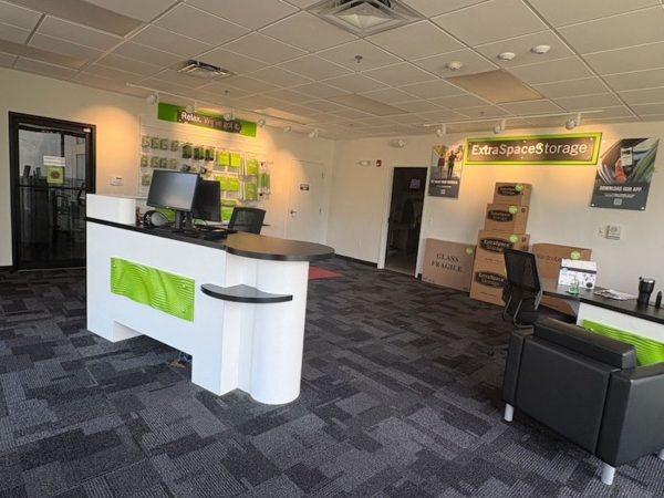 Facility photo: //images.sparefoot.com/medium/2305726a3fbbf5673ce.jpg